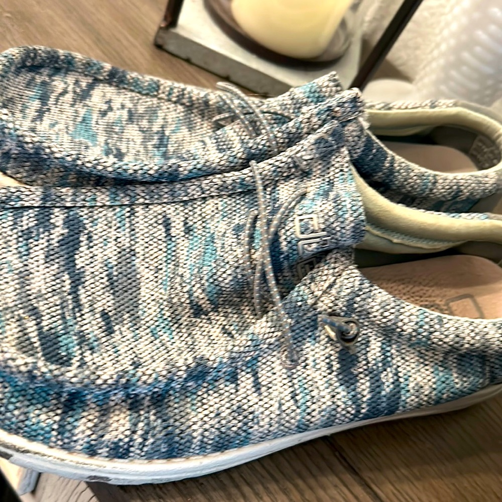 Hey dude men’s slip on shoes